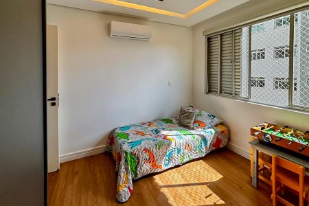 Apartamento à venda com 240m², 5 quartos e 2 vagas Apartamento à venda com 240m², 5 quartos e 2 vagasQuarto 2