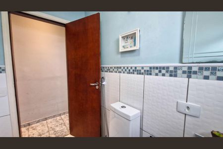 Casa à venda com 160m², 3 quartos e 2 vagasBanheiro