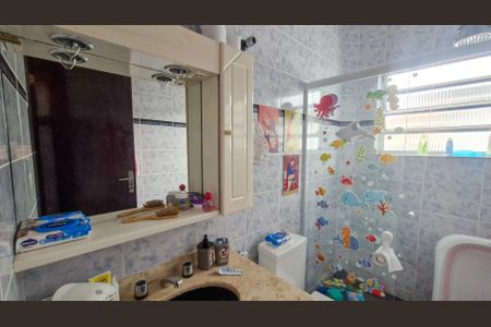 Casa à venda com 160m², 3 quartos e 2 vagasBanheiro 