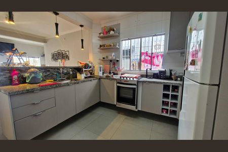Casa à venda com 160m², 3 quartos e 2 vagasCozinha 