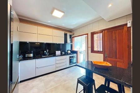 Cozinha de casa para alugar com 3 quartos, 160m² em Hípica, Porto Alegre