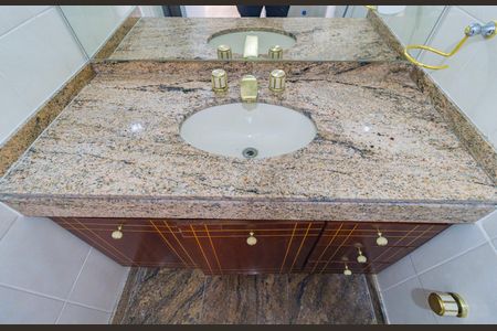Apartamento à venda com 175m², 3 quartos e 3 vagas Apartamento à venda com 175m², 3 quartos e 3 vagasDetalhe Banheiro - Suíte 2
