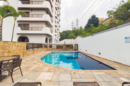 Apartamento à venda com 175m², 3 quartos e 3 vagas Apartamento à venda com 175m², 3 quartos e 3 vagasPiscina