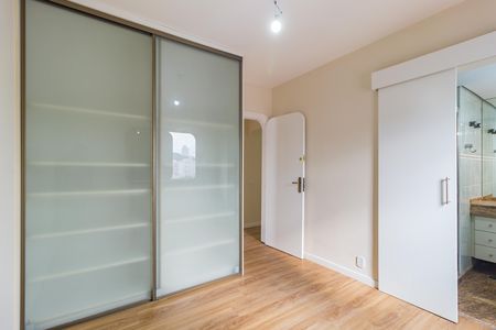 Apartamento à venda com 175m², 3 quartos e 3 vagas Apartamento à venda com 175m², 3 quartos e 3 vagasSuíte 1