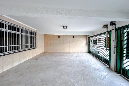 Garagem de casa à venda com 4 quartos, 300m² em Chácara Santo Antônio (zona Leste), São Paulo