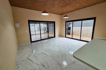 Casa para alugar com 133m², 2 quartos e 2 vagas Casa para alugar com 133m², 2 quartos e 2 vagasSala