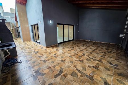 Casa para alugar com 133m², 2 quartos e 2 vagas Casa para alugar com 133m², 2 quartos e 2 vagasGaragem