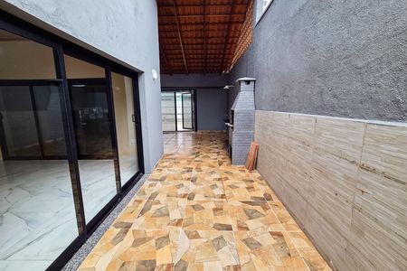 Casa para alugar com 133m², 2 quartos e 2 vagas Casa para alugar com 133m², 2 quartos e 2 vagasQuintal