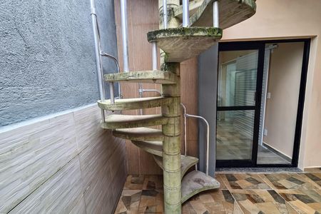 Escada de casa para alugar com 2 quartos, 133m² em Jardim Lunamar, Praia Grande