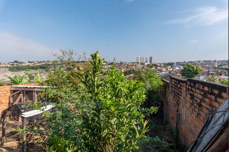 Casa à venda com 300m², 2 quartos e 2 vagas Casa à venda com 300m², 2 quartos e 2 vagasQuintal