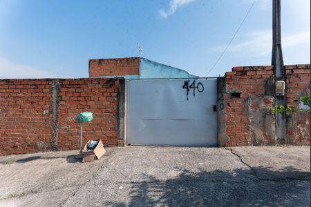 Casa à venda com 300m², 2 quartos e 2 vagas Casa à venda com 300m², 2 quartos e 2 vagasFachada
