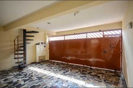 Casa para alugar com 200m², 4 quartos e 1 vaga Casa para alugar com 200m², 4 quartos e 1 vagaGaragem