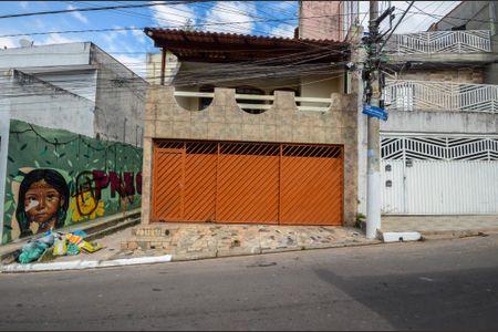 Casa para alugar com 200m², 4 quartos e 1 vaga Casa para alugar com 200m², 4 quartos e 1 vagaFachada
