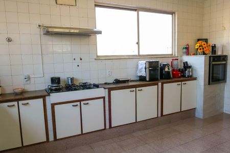 Apartamento para alugar com 200m², 3 quartos e 2 vagas Apartamento para alugar com 200m², 3 quartos e 2 vagasCozinha