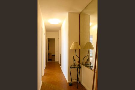 Apartamento para alugar com 200m², 3 quartos e 2 vagas Apartamento para alugar com 200m², 3 quartos e 2 vagasCorredor