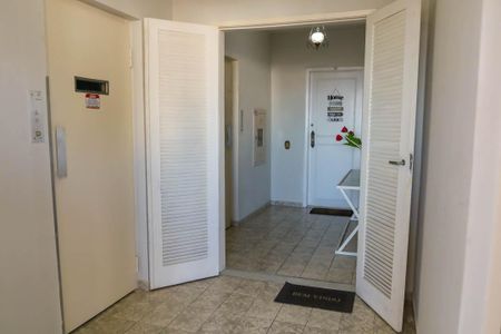 Apartamento para alugar com 200m², 3 quartos e 2 vagas Apartamento para alugar com 200m², 3 quartos e 2 vagasHall de Entrada