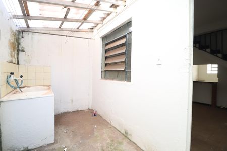 Casa para alugar com 68m², 2 quartos e 1 vagaÁrea de Serviço