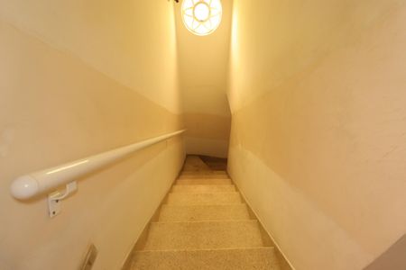 Casa para alugar com 161m², 2 quartos e 2 vagasEscada