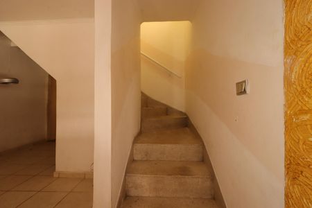 Casa para alugar com 161m², 2 quartos e 2 vagasEscada