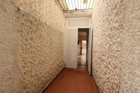 Casa para alugar com 161m², 2 quartos e 2 vagasCorredor externo