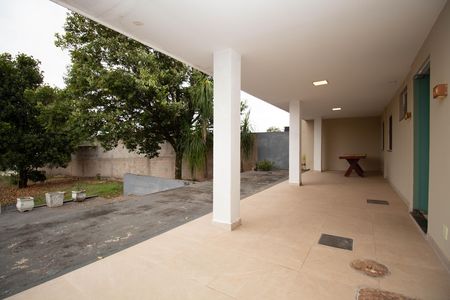 Casa de condomínio para alugar com 798m², 3 quartos e 4 vagas Casa de condomínio para alugar com 798m², 3 quartos e 4 vagasVaranda