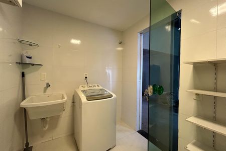 Casa de condomínio para alugar com 798m², 3 quartos e 4 vagas Casa de condomínio para alugar com 798m², 3 quartos e 4 vagasÁrea de Serviço