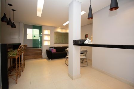 Casa de condomínio para alugar com 798m², 3 quartos e 4 vagas Casa de condomínio para alugar com 798m², 3 quartos e 4 vagasHall