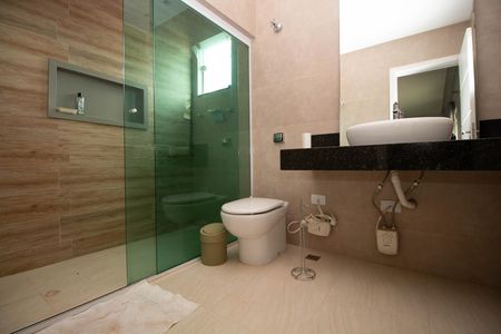 Casa de condomínio para alugar com 798m², 3 quartos e 4 vagas Casa de condomínio para alugar com 798m², 3 quartos e 4 vagasBanheiro da Suíte 1