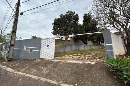 Casa de condomínio para alugar com 798m², 3 quartos e 4 vagas Casa de condomínio para alugar com 798m², 3 quartos e 4 vagasFachada