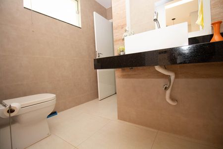 Casa de condomínio para alugar com 798m², 3 quartos e 4 vagas Casa de condomínio para alugar com 798m², 3 quartos e 4 vagasBanheiro da Suíte 3