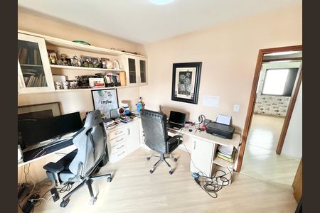 Apartamento para alugar com 140m², 4 quartos e 2 vagas Apartamento para alugar com 140m², 4 quartos e 2 vagasQuarto 2 / Escritório