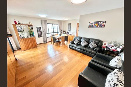 Apartamento para alugar com 140m², 4 quartos e 2 vagas Apartamento para alugar com 140m², 4 quartos e 2 vagasSala