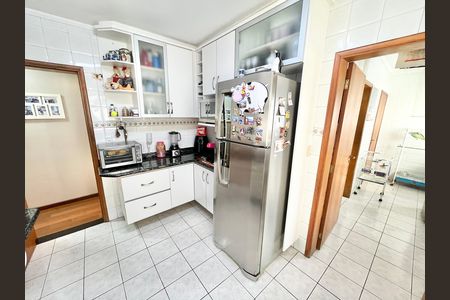 Apartamento para alugar com 140m², 4 quartos e 2 vagas Apartamento para alugar com 140m², 4 quartos e 2 vagasCozinha