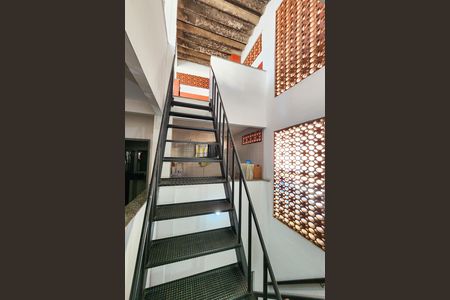 Casa de condomínio à venda com 160m², 3 quartos e 1 vaga Casa de condomínio à venda com 160m², 3 quartos e 1 vagaEscada 2
