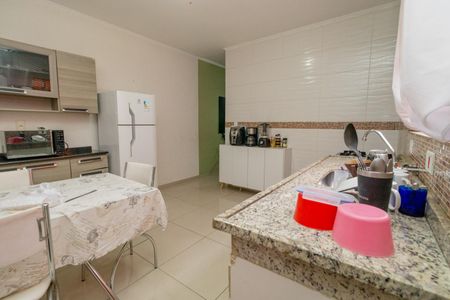 Casa à venda com 160m², 4 quartos e 2 vagas Casa à venda com 160m², 4 quartos e 2 vagasCozinha