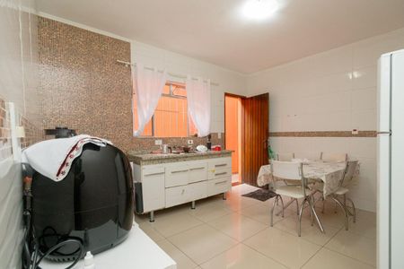 Casa à venda com 160m², 4 quartos e 2 vagas Casa à venda com 160m², 4 quartos e 2 vagasCozinha