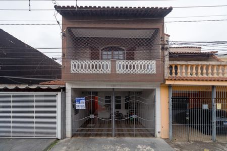 Casa à venda com 160m², 4 quartos e 2 vagas Casa à venda com 160m², 4 quartos e 2 vagasFachada