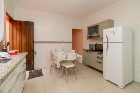 Casa à venda com 160m², 4 quartos e 2 vagas Casa à venda com 160m², 4 quartos e 2 vagasCozinha
