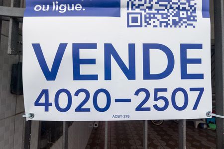 Casa à venda com 160m², 4 quartos e 2 vagas Casa à venda com 160m², 4 quartos e 2 vagasPlaca instalada