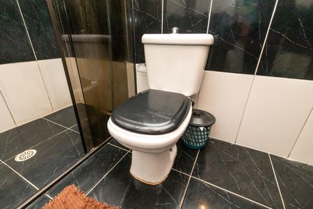 Casa à venda com 160m², 4 quartos e 2 vagas Casa à venda com 160m², 4 quartos e 2 vagasBanheiro