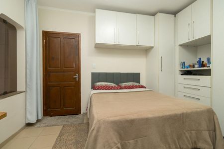 Casa à venda com 160m², 4 quartos e 2 vagas Casa à venda com 160m², 4 quartos e 2 vagasSala