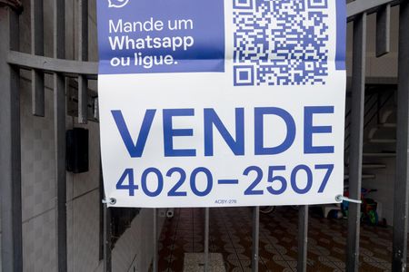 Casa à venda com 160m², 4 quartos e 2 vagas Casa à venda com 160m², 4 quartos e 2 vagasPlaca instalada