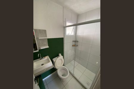 Banheiro de casa de condomínio para alugar com 2 quartos, 54m² em Jardim Algarve, Viamão