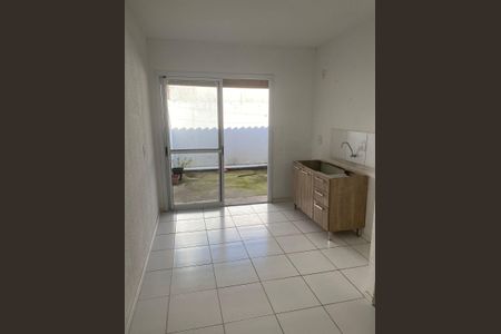 Cozinha de casa de condomínio para alugar com 2 quartos, 54m² em Jardim Algarve, Viamão