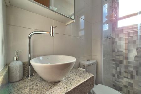 Apartamento à venda com 55m², 2 quartos e 1 vaga Apartamento à venda com 55m², 2 quartos e 1 vagaBanheiro