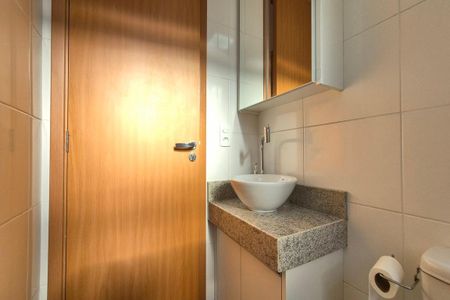 Apartamento à venda com 55m², 2 quartos e 1 vaga Apartamento à venda com 55m², 2 quartos e 1 vagaBanheiro