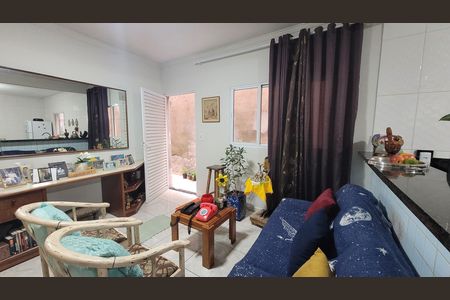 Sala de casa para alugar com 1 quarto, 60m² em Jardim Itapua, Itaquaquecetuba