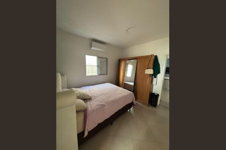 Quarto de casa para alugar com 2 quartos, 30m² em Chácara Holiday, Itaquaquecetuba