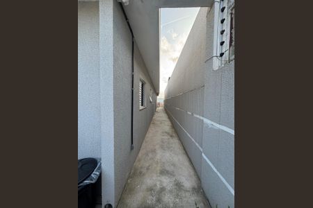 Área externa de casa para alugar com 2 quartos, 30m² em Chácara Holiday, Itaquaquecetuba