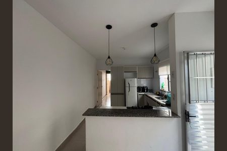 Cozinha de casa para alugar com 2 quartos, 30m² em Chácara Holiday, Itaquaquecetuba